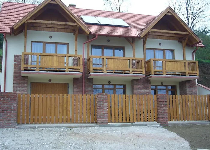 בית הארחה Premium Vendeghaz 3*